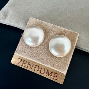 Vendome White Pearl Earrings